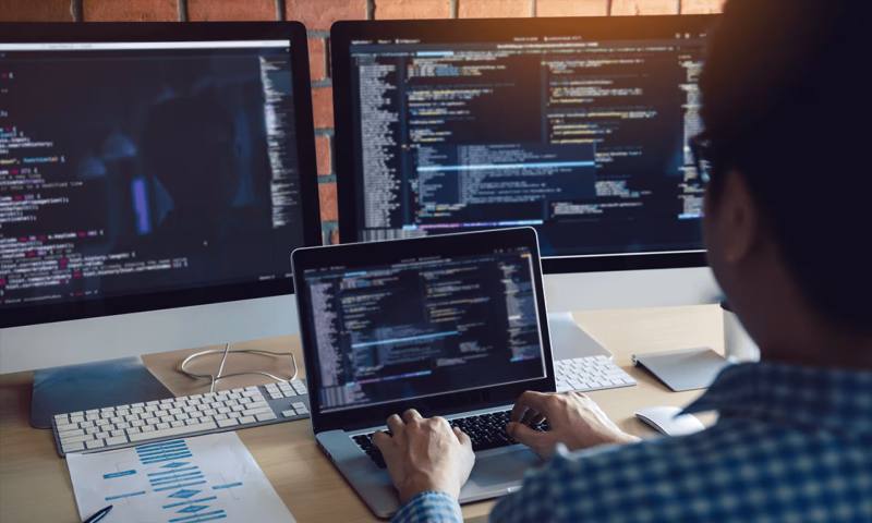 数据科学选型：R与Python如何赋能班戈县网站建设？